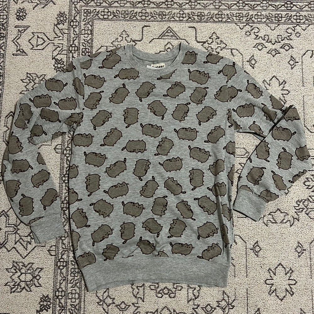 Pusheen Box Medium Sweater/Crew Neck Long Sleeve